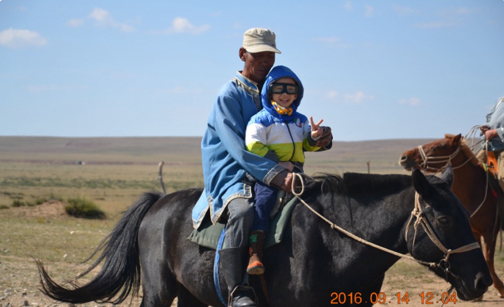 【毛弟遊中國】讓4歲小孩騎馬，是媽媽自私，還是給小孩挑戰？